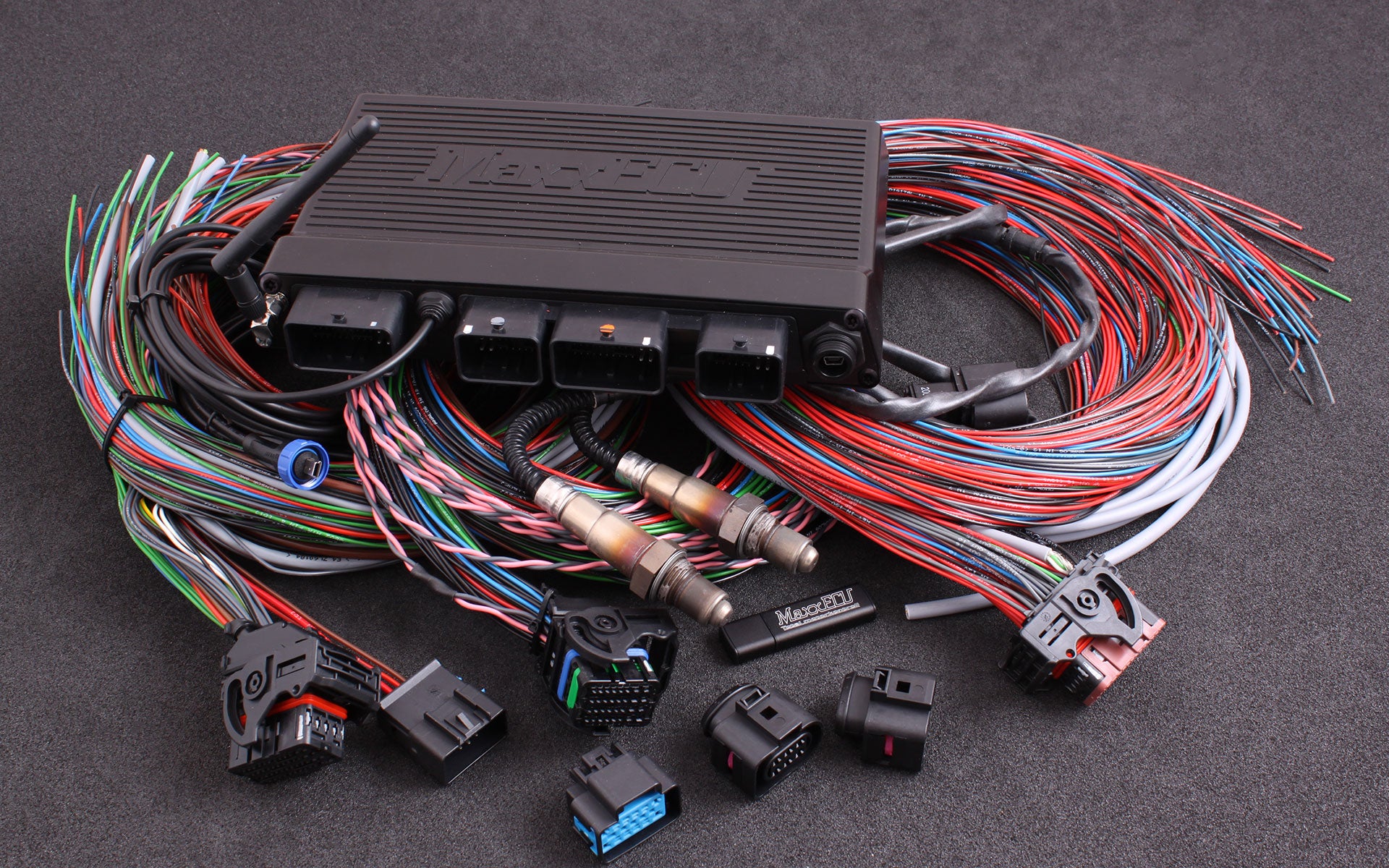 MaxxECU PRO PREMIUM (ECU, harnesses, accessories and LSU 4.2)